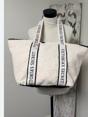 Victoria's Secret Sherpa Tote: College Freshman Essential